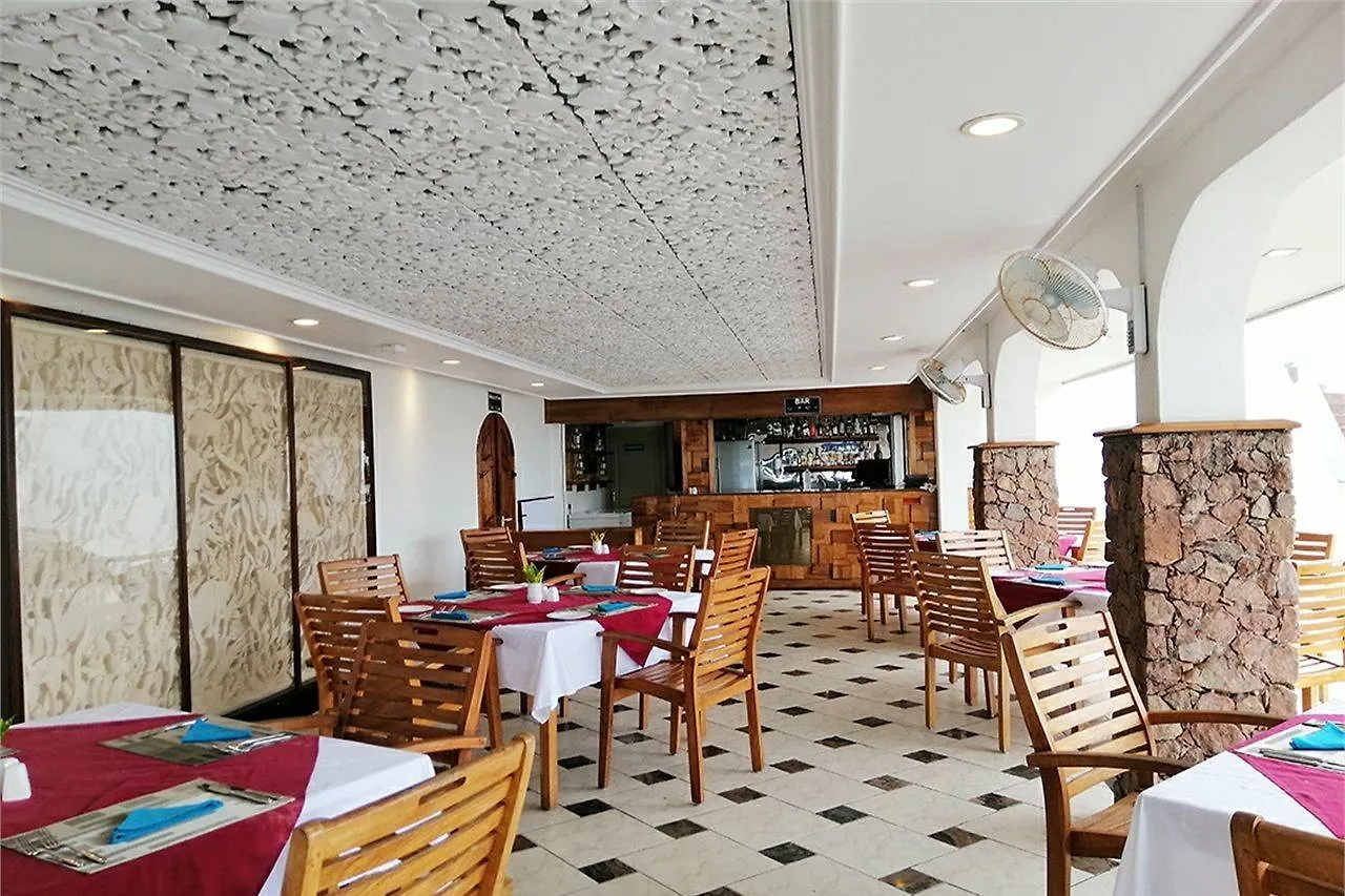 Le Relax Hotel And Restaurant Anse Royale