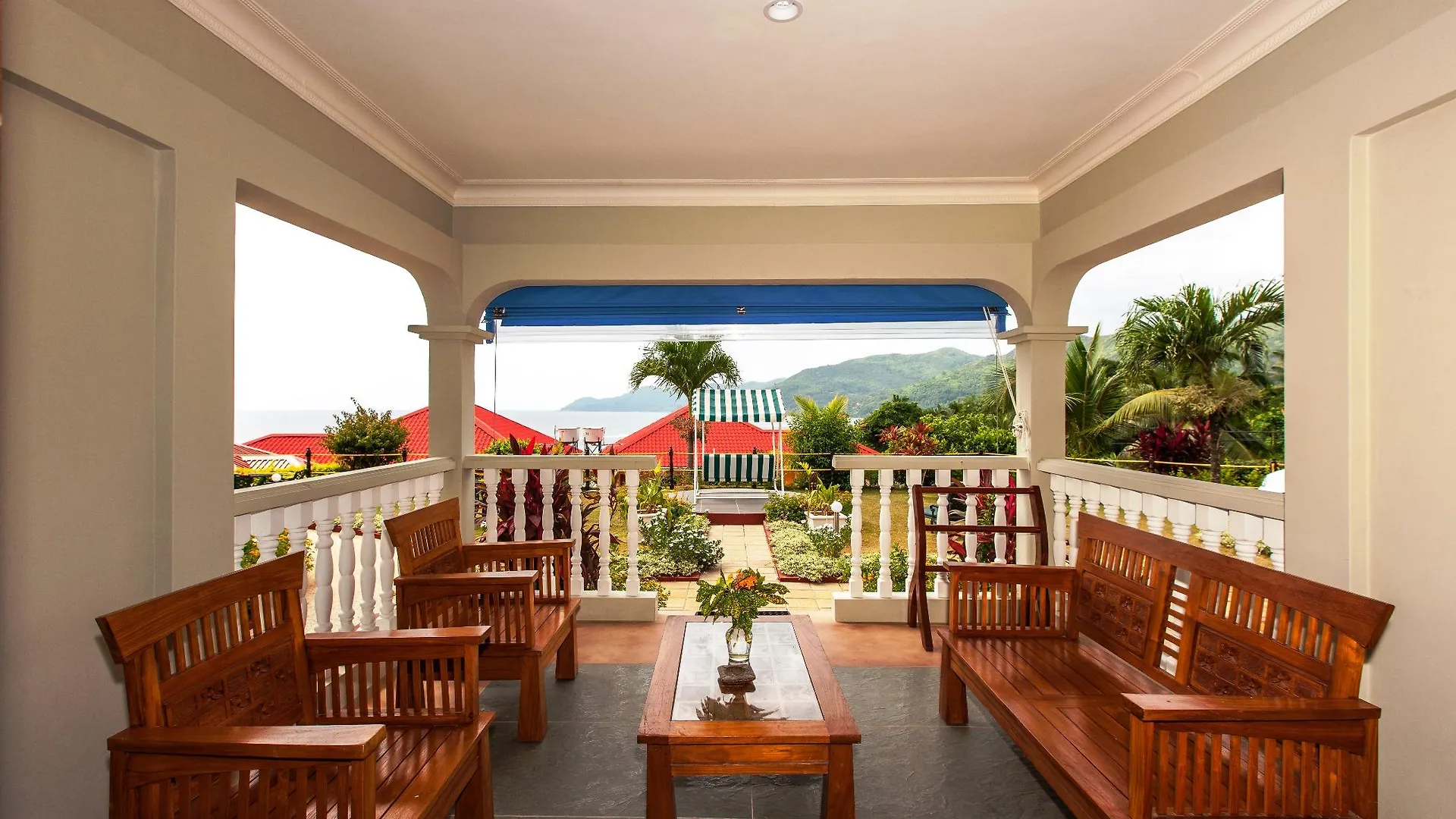 Le Relax Hotel And Restaurant Anse Royale